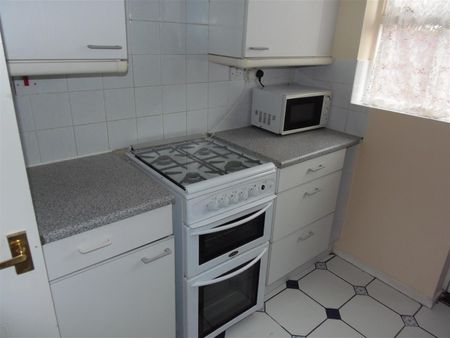 3 Bed House - Semi-Detached - Photo 5