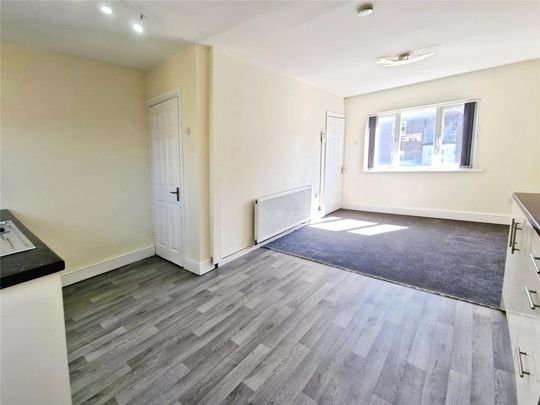 3 bedroom end of terrace house to rent - Photo 1