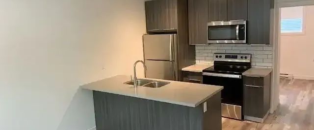 University Special: 1 Bedroom Condo Unit available February 1st | B - 11247 103 Street Northwest, Edmonton - Photo 1