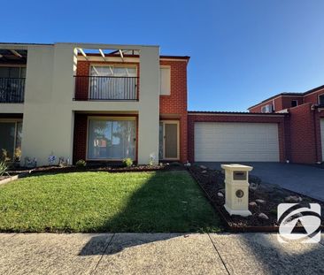 PERFECTLY LOCATED TOWNHOUSE WITH 2 FAMILY AREAS - Photo 5