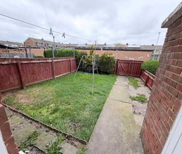 3 bedroom terraced house to rent - Photo 4