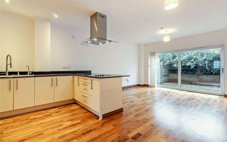 Two-bedroom duplex apartment with off-street parking - Photo 3