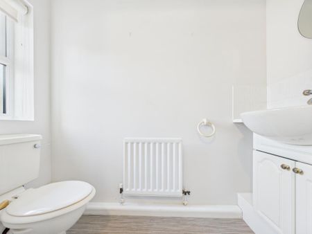 2 bedroom semi-detached bungalow to rent - Photo 4