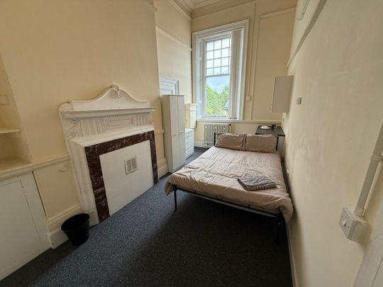 Room in a Shared House, Albert Road, B6 - Photo 1