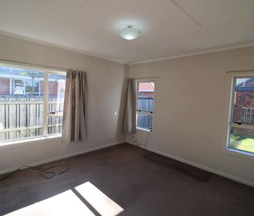 Warm Sunny Family Home - Photo 6