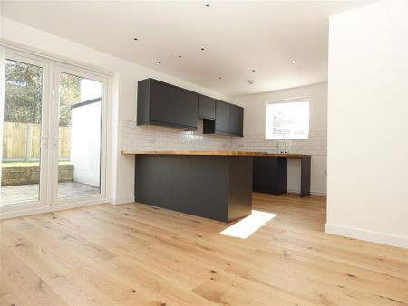 3 bedroom semi-detached house to rent - Photo 2