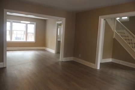 For Lease - 207 Oakwood Avenue, Toronto, Ontario - Photo 2