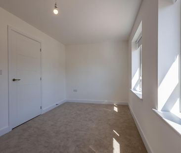 2 bedroom end of terrace house to rent - Photo 1