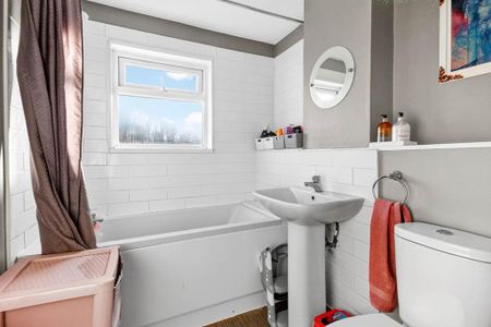 2 bedroom maisonette to rent - Photo 5