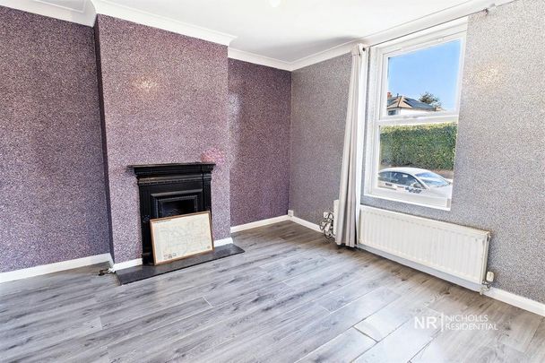 4 bedroom end of terrace house to rent - Photo 1