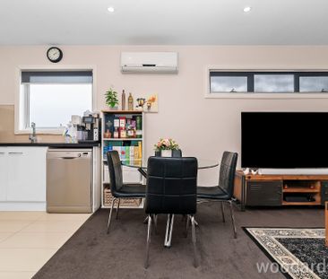 Bright, Modern & Convenient - Photo 3