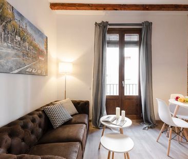 Beautiful two bedroom apartment with balcony and natural light - Photo 3