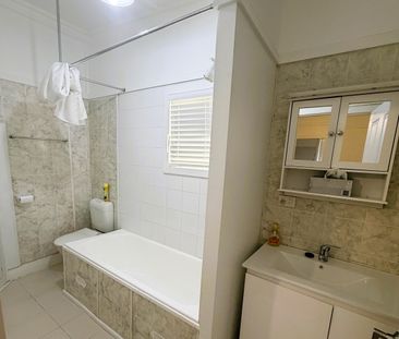 30 Moore Street, Cessnock NSW 2325 - House For Rent | Domain - Photo 4