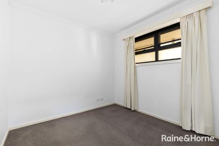 Classic 2Br Apartment in Glen Huntly! - Photo 3