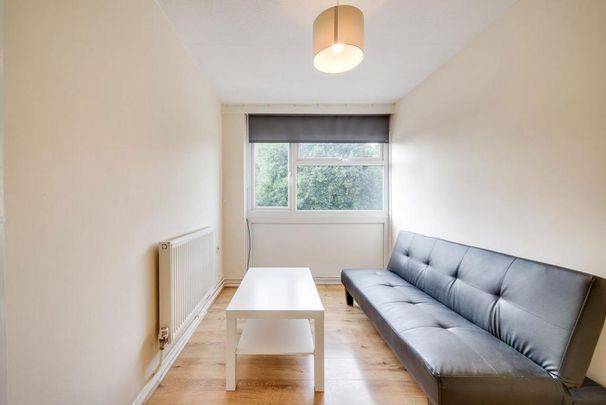 3 bedroom flat to rent - Photo 1