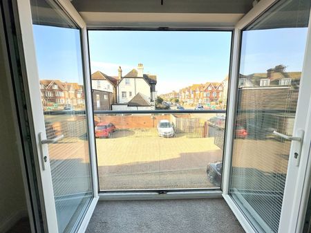 A 2 Bedroom Apartment Instruction to Let in Bexhill on Sea - Photo 4