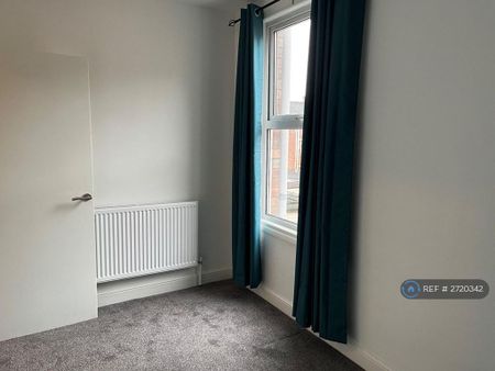 4 bedroom terraced house to rent - Photo 5