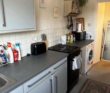 2 Bed Flat, Garratt Lane, SW17 - Photo 4
