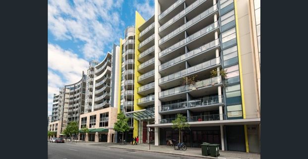 Heart of Perth! - Photo 1