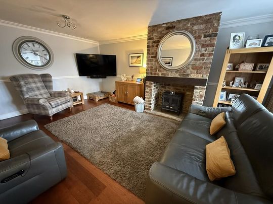 4 bedroom detached house to rent - Photo 1