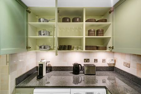 Fitzroy Square - Photo 2