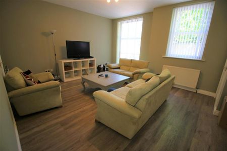 3 bedroom private hall to rent - Photo 2