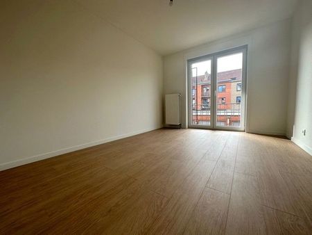 Gerenoveerd tweeslaapkamer appartement met garage! - Photo 4