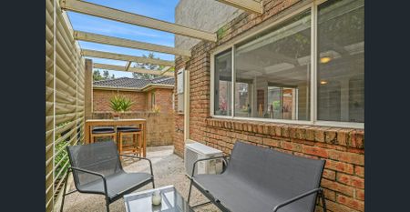 Spacious 2-Bedroom Unit in Secure Complex - Photo 3