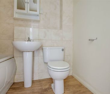 2 bed flat to rent in Maplin Park, Langley, SL3 - Photo 2