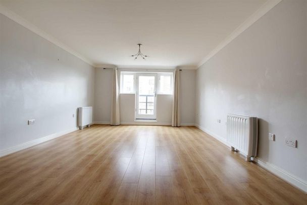 Ovaltine Court, Kings Langley - Photo 1