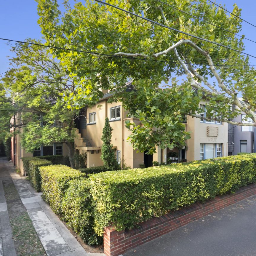 4/33 Kingsley Street, Elwood. - Photo 1