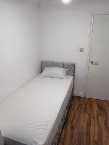 6 bedroom terraced house to rent - Photo 2