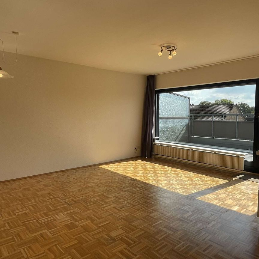 TÖNISVORST - SCHÖNE EINZIMMERWOHNUNG - MIT EINBAUKÜCHE UND DACHTERRASSE - - Foto 1