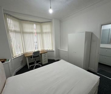 4 bedroom terraced house to rent - Photo 3