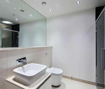 Royal Windsor Quay, Farm Yard, Windsor - Photo 1