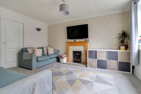 3 Bedroom - Photo 2