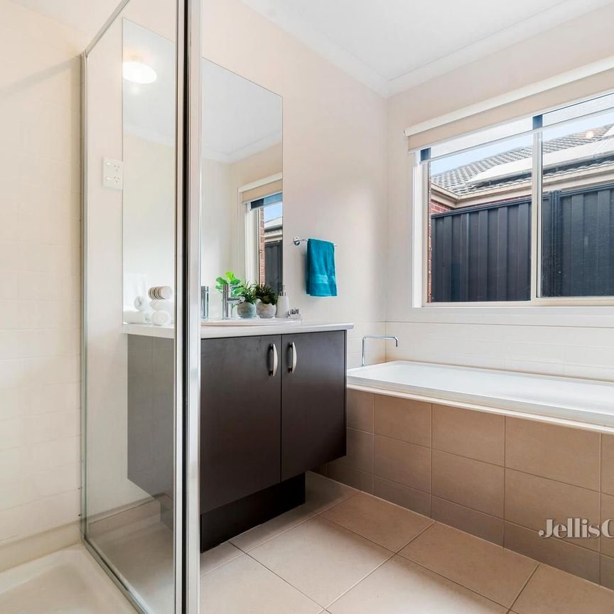 121 Gordons Road, South Morang - Photo 1