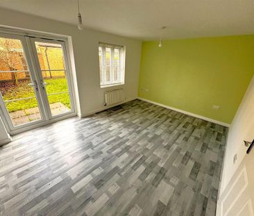 4 bedroom semi-detached house to rent - Photo 2