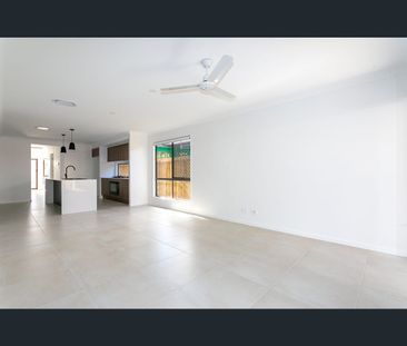 16 Lord Howe Cct, Banya, Qld 4551 - Photo 5