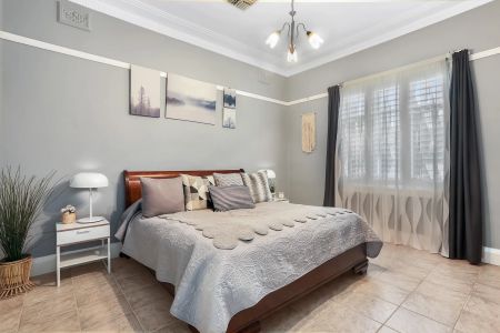 Large luxury family entertainer set on 865sqm - Photo 5