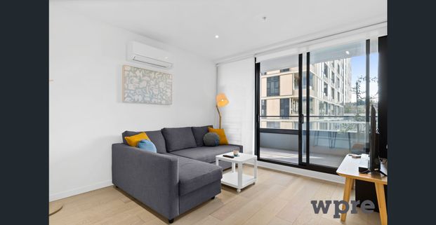 FULLY FURNISHED 1 Bedroom Plus Study/Dining Arear& 1 Car Apartment - Photo 1