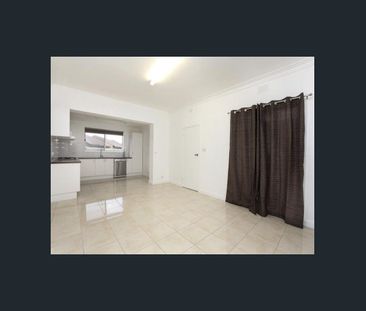 Huge house with many possibilities! - Photo 1