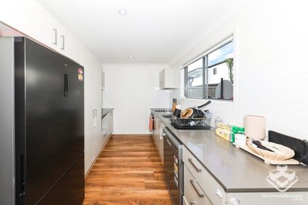 GREAT LOCATION + MODERN STYLE HOME - Photo 5