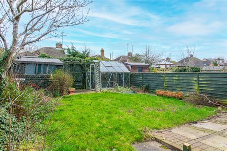 3 bed Bungalow To Let - Photo 5