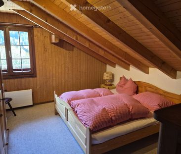 Idyllische, möblierte 2.5-Zimmer-Dachwohnung mit Balkon in Studen (... - Foto 2