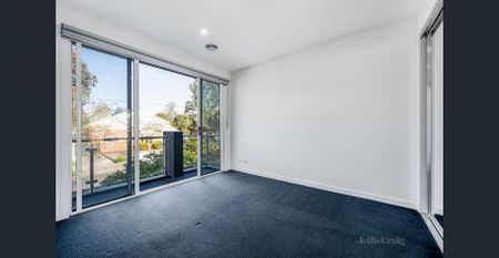 Modern Townhouse in a Prime Essendon Location - Photo 3