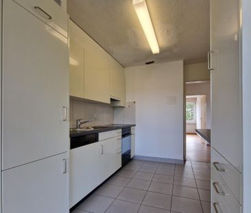 Grossräumige Wohnung mit Balkon in zentraler Gegend! - Photo 4
