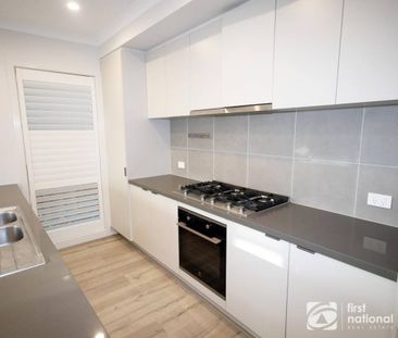 Energy Efficient Living – 4 Bedrooms, Solar Panels & Modern Comfort - Photo 2