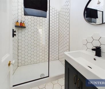 3 bedroom flat to rent - Photo 2