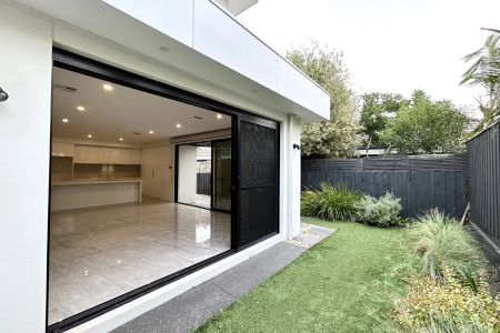 5B Karrakatta Street, Black Rock. - Photo 2